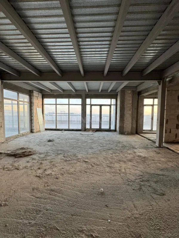 Satılır 10 otaqlı mənzil 750 m²