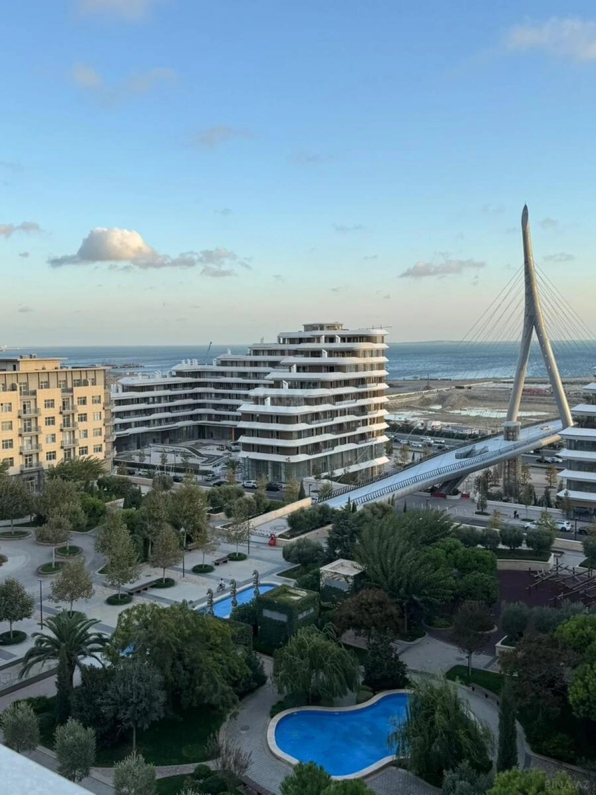 Satılır 10 otaqlı mənzil 750 m²