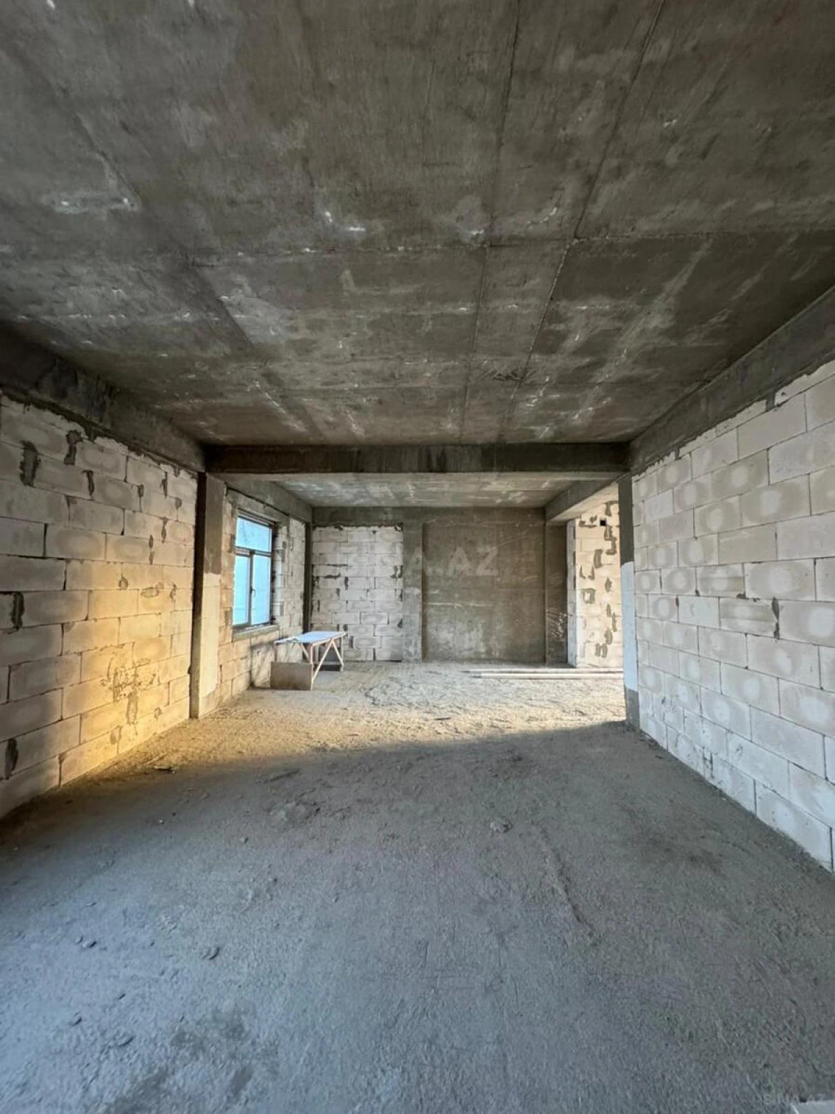 Satılır 10 otaqlı mənzil 750 m²