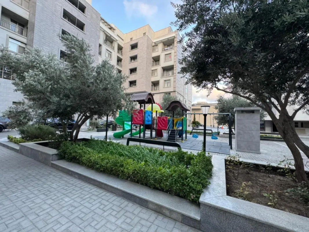 Satılır 10 otaqlı mənzil 750 m²