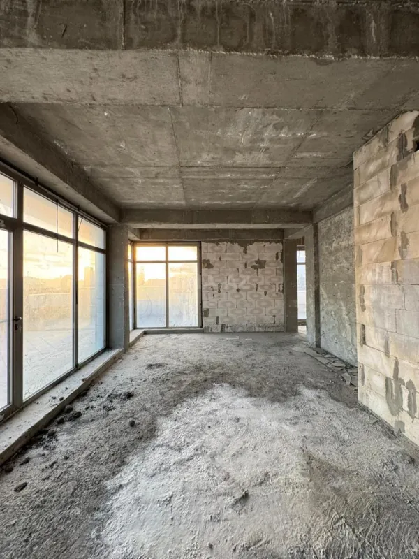 Satılır 10 otaqlı mənzil 750 m²