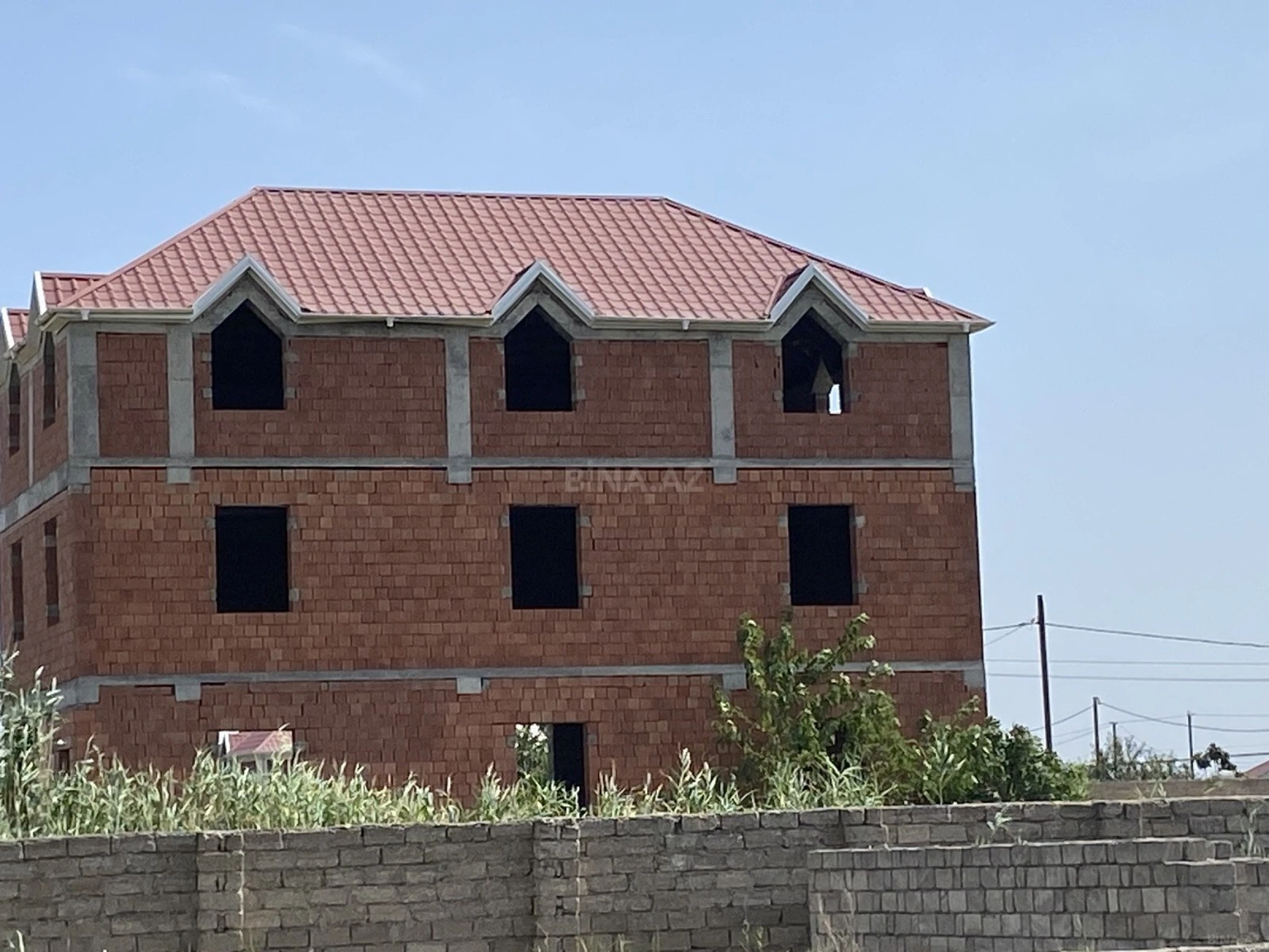 Satılır 8 otaqlı həyət evi 380 m²