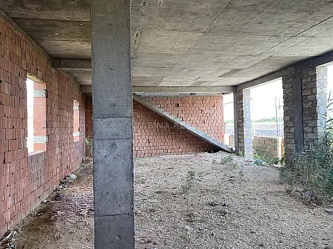 Satılır 8 otaqlı həyət evi 380 m²