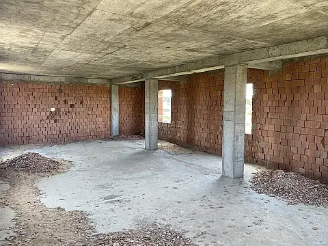 Satılır 8 otaqlı həyət evi 380 m²