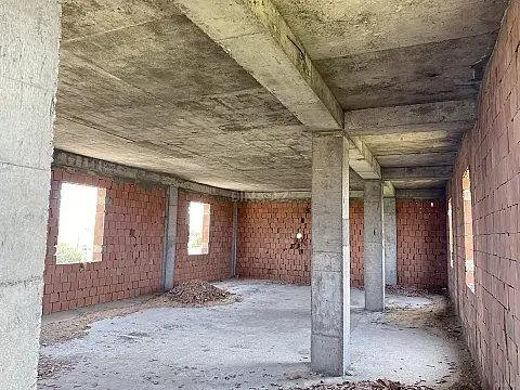 Satılır 8 otaqlı həyət evi 380 m²