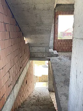 Satılır 8 otaqlı həyət evi 380 m²