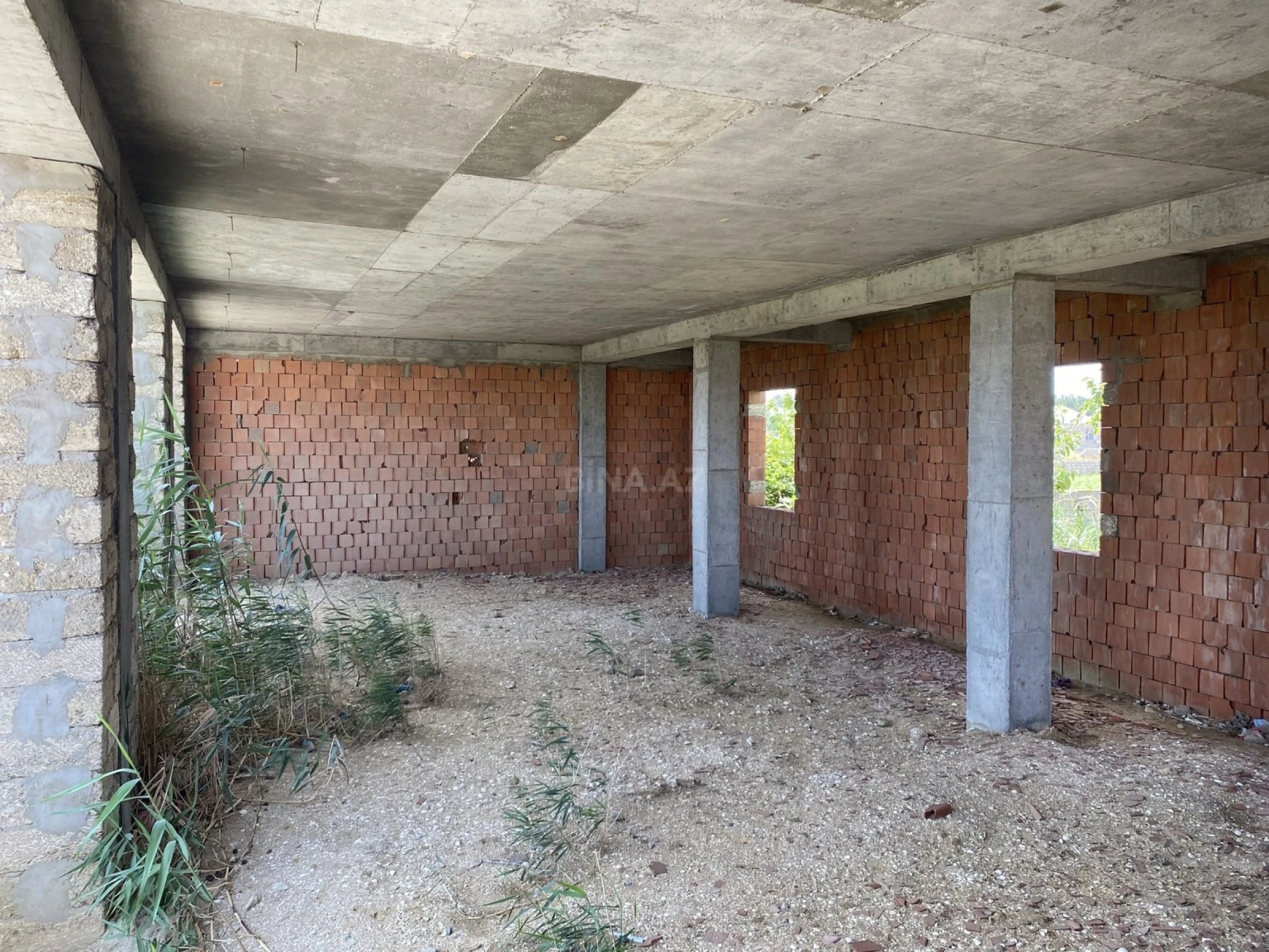 Satılır 8 otaqlı həyət evi 380 m²