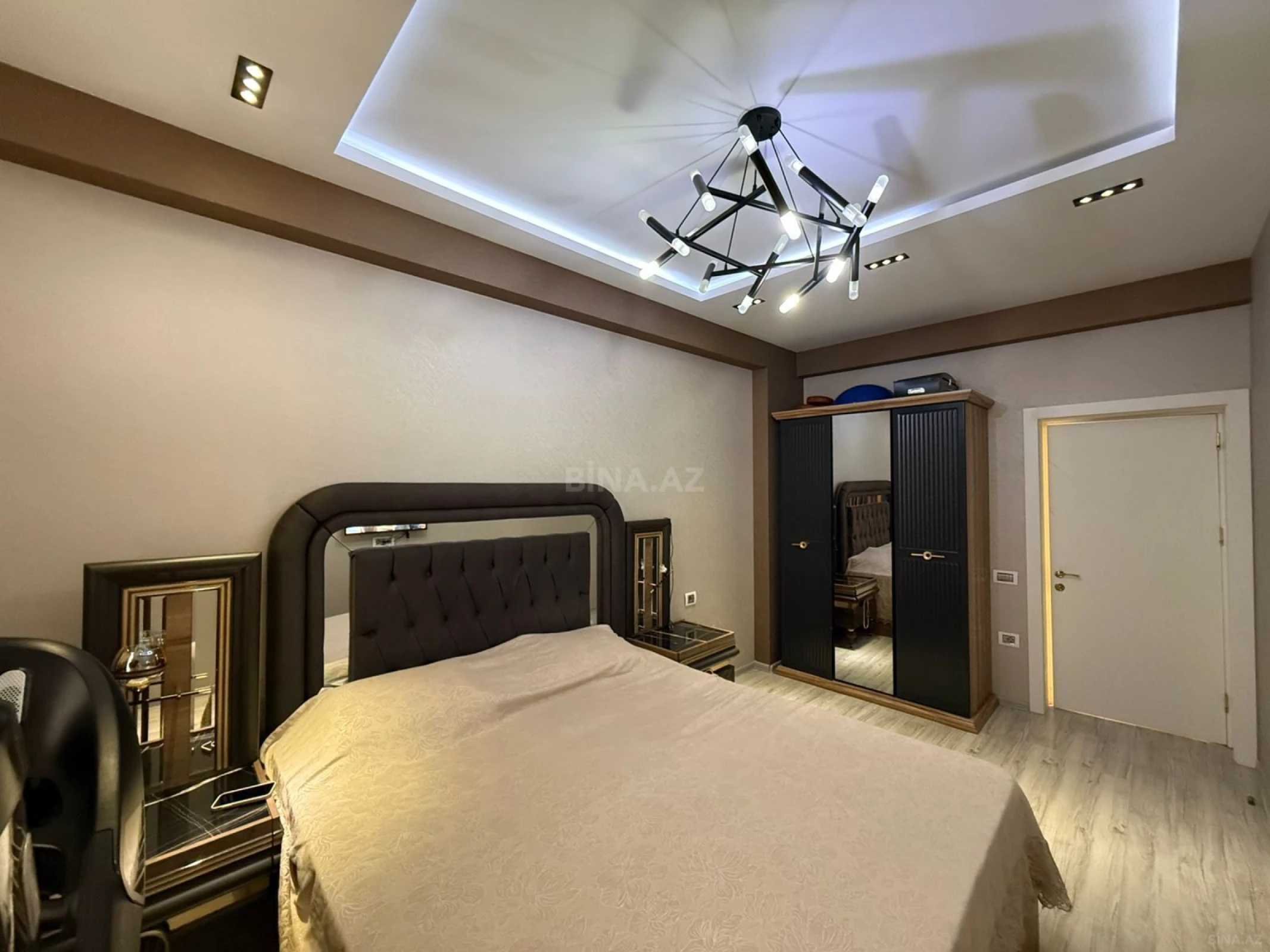 Satılır 3 otaqlı mənzil 126 m²