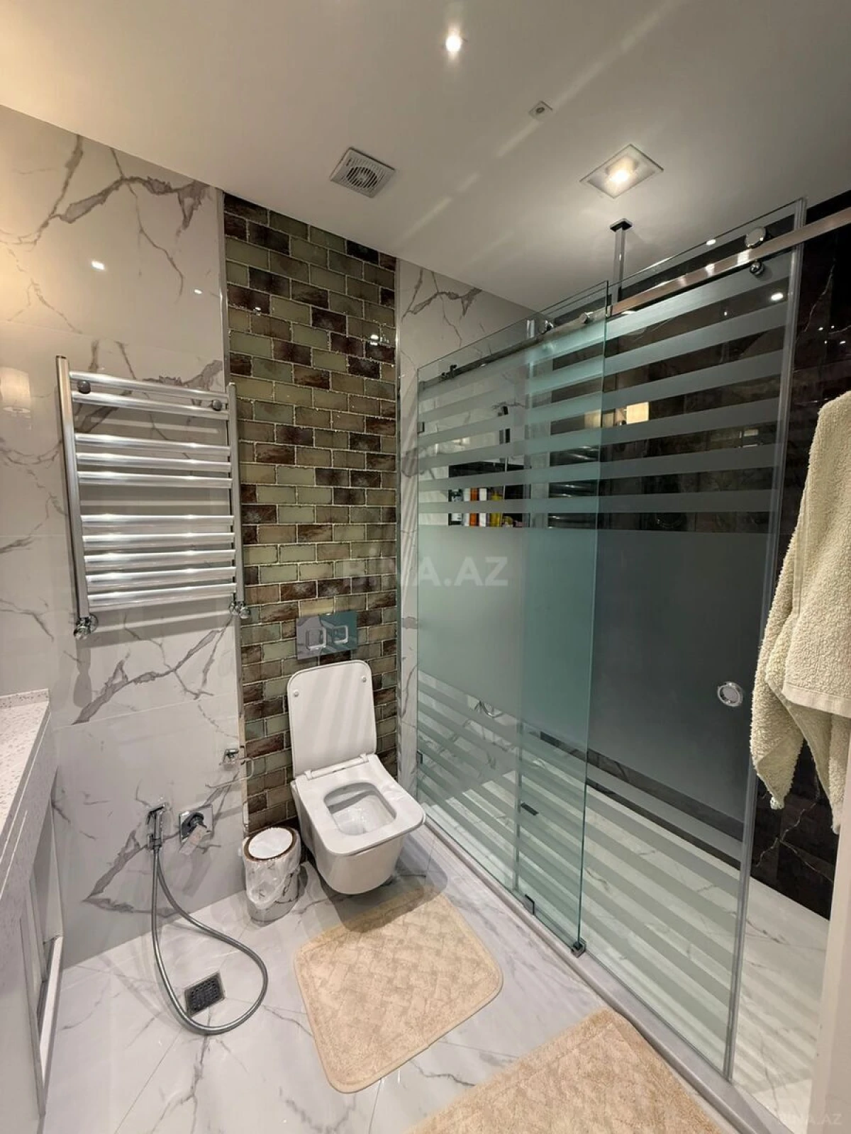 Satılır 3 otaqlı mənzil 126 m²