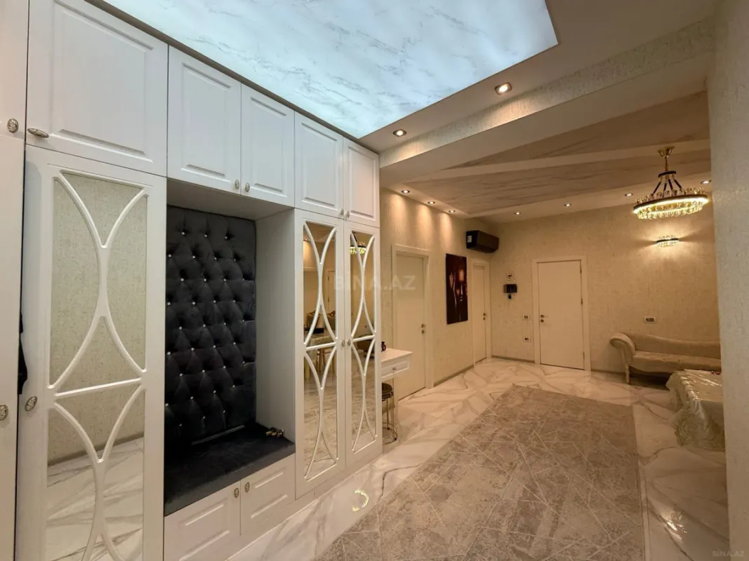 Satılır 3 otaqlı mənzil 126 m²