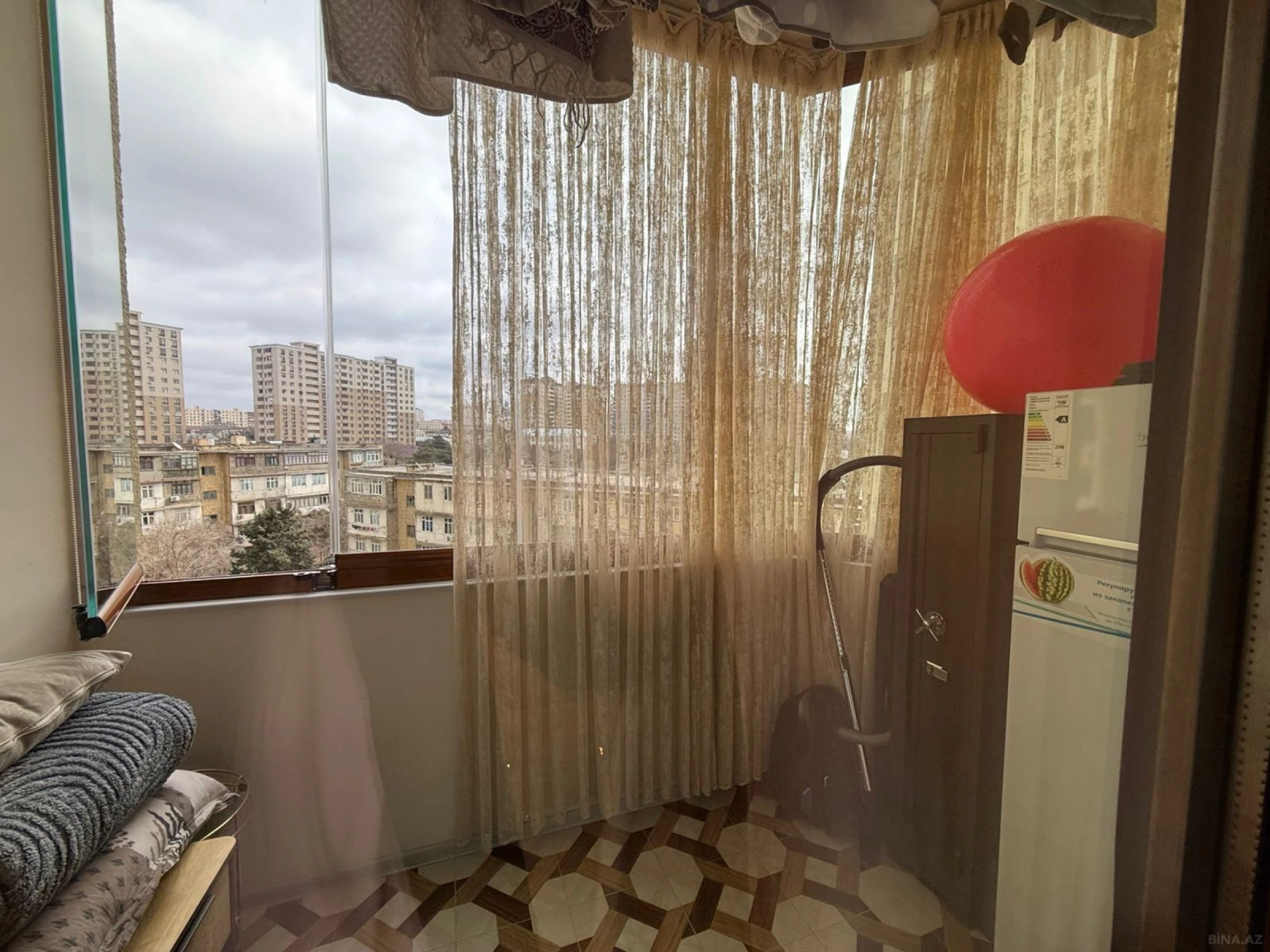 Satılır 3 otaqlı mənzil 126 m²