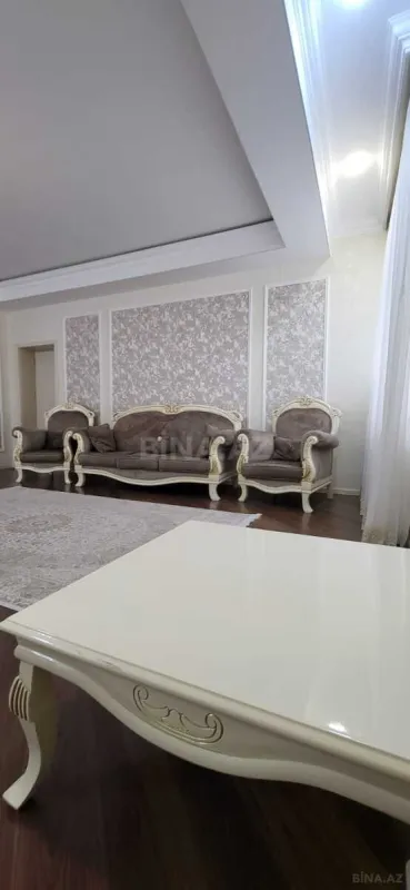 Satılır 4 otaqlı mənzil 140 m²