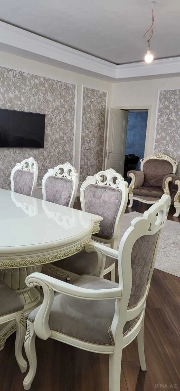 Satılır 4 otaqlı mənzil 140 m²