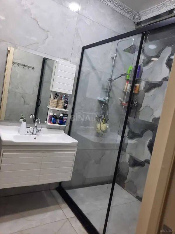 Satılır 4 otaqlı mənzil 140 m²