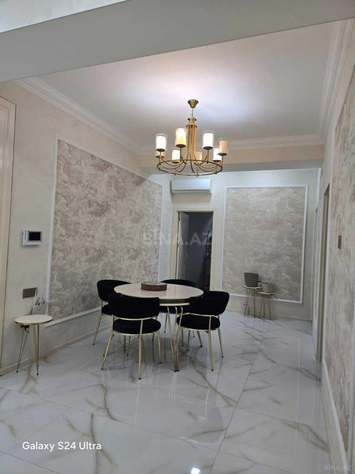 Satılır 4 otaqlı mənzil 140 m²