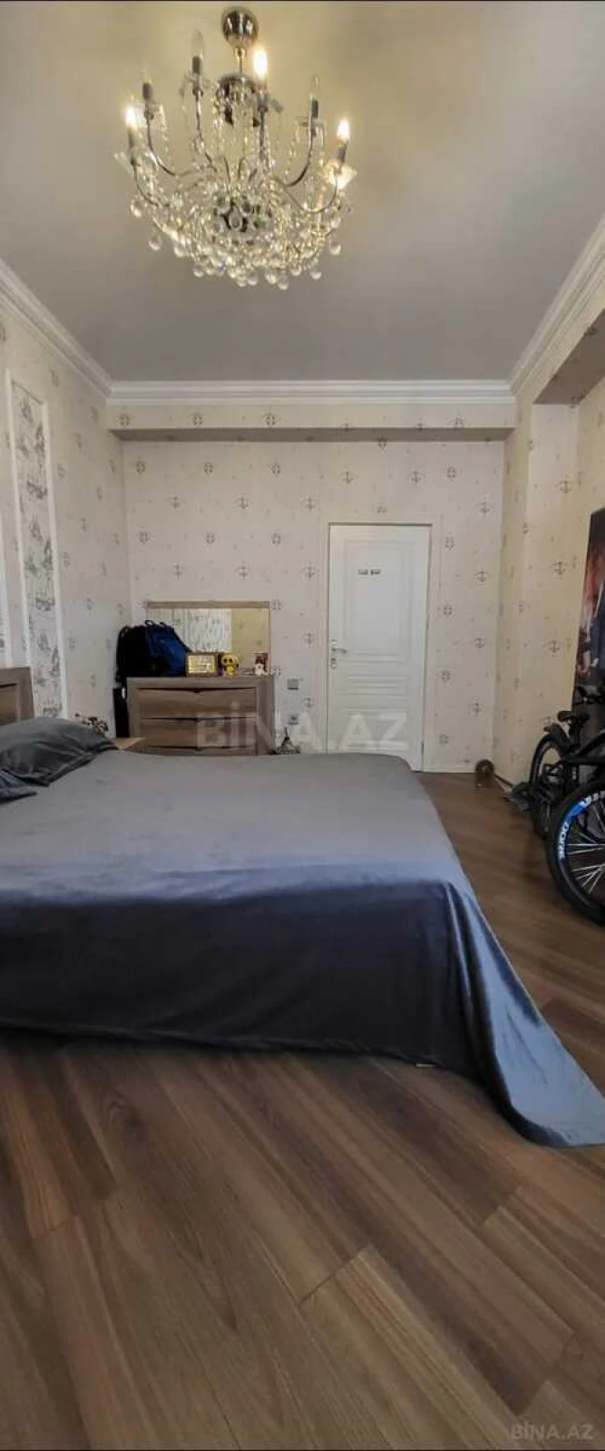 Satılır 4 otaqlı mənzil 140 m²