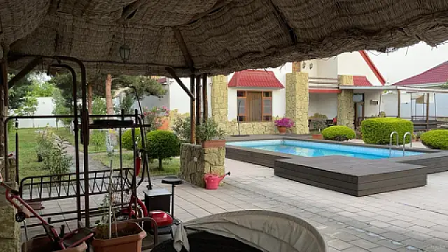 Satılır 6 otaqlı həyət evi 250 m²