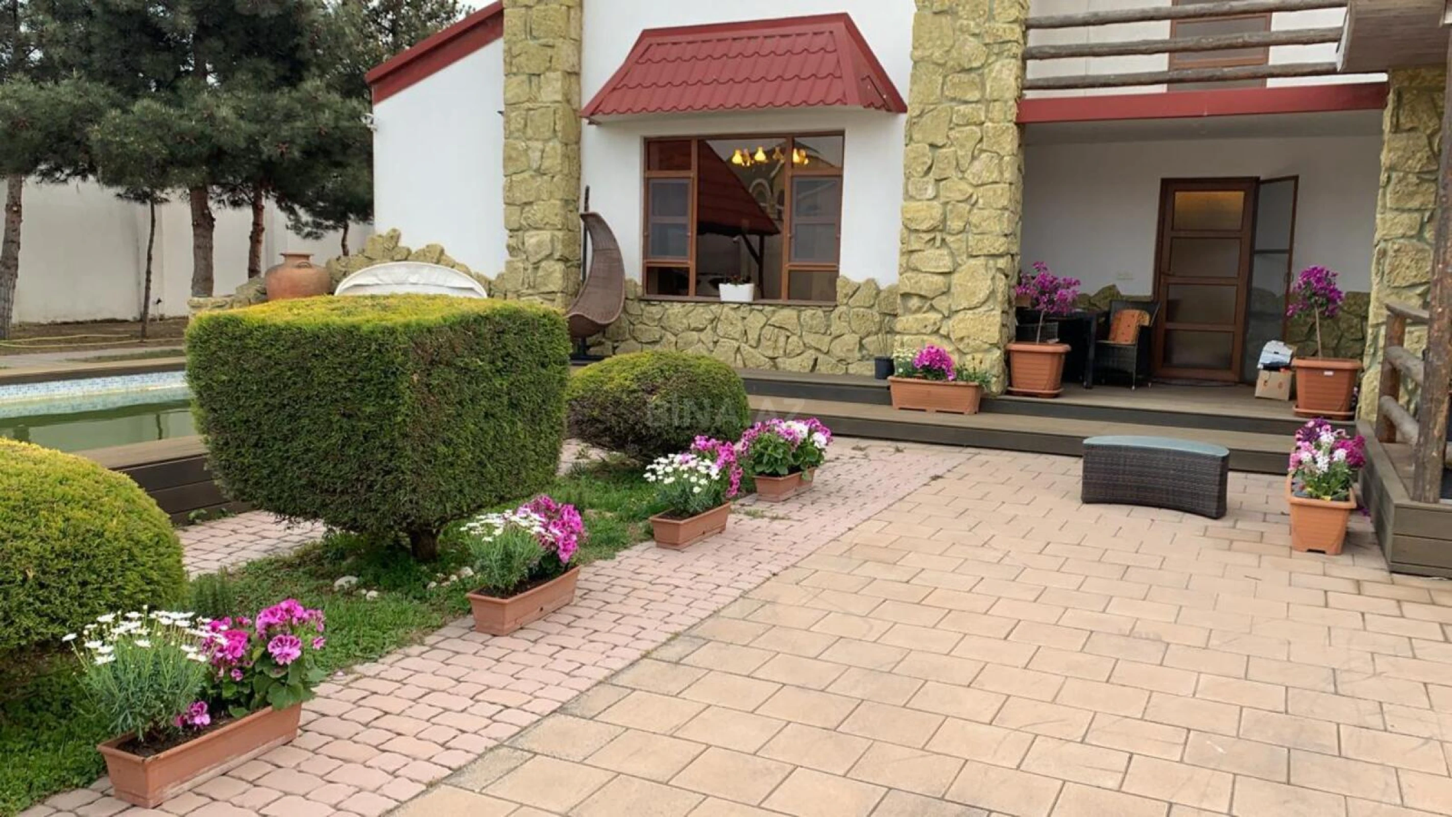 Satılır 6 otaqlı həyət evi 250 m²