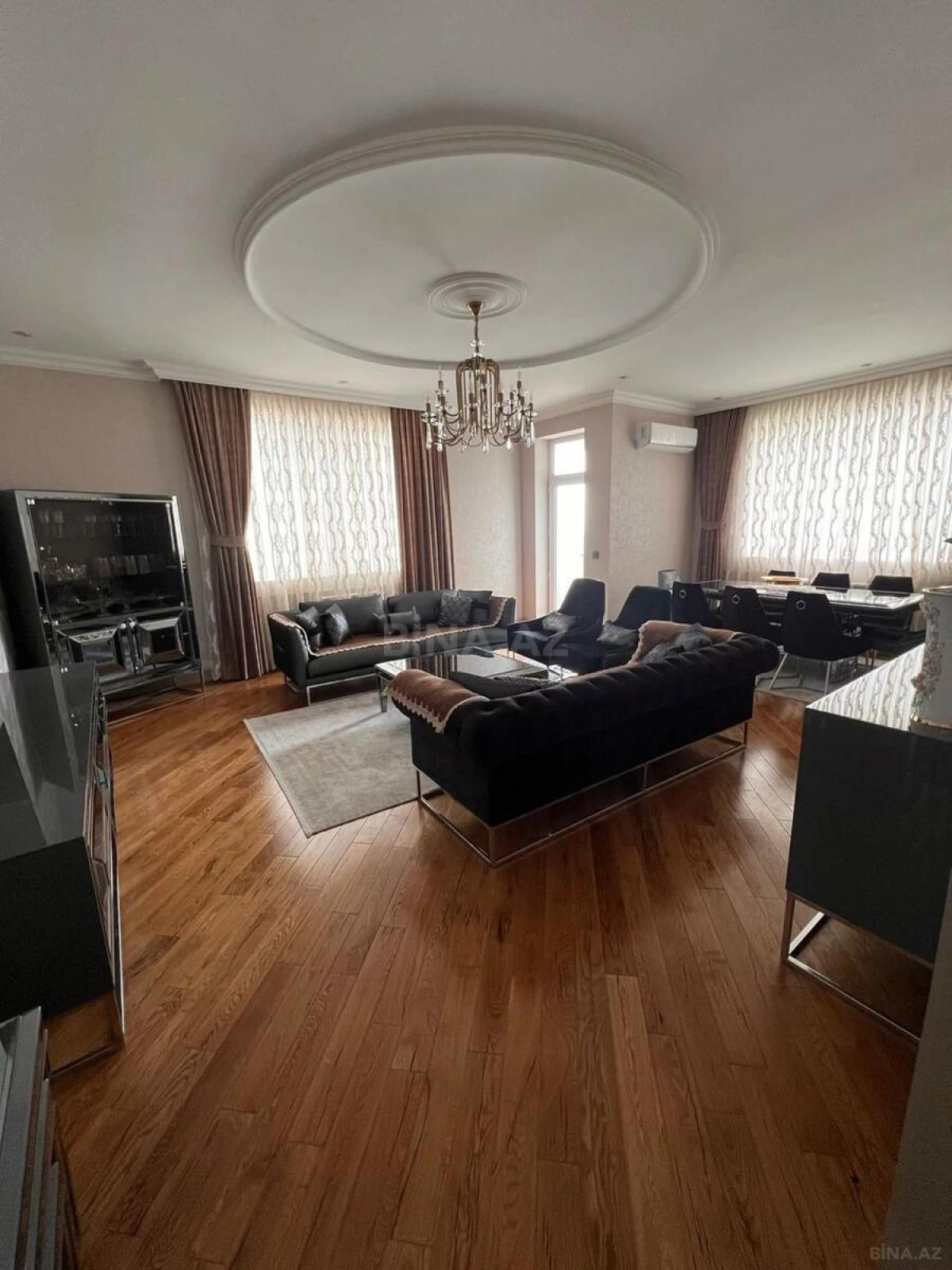 Satılır 4 otaqlı mənzil 200 m²