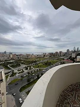 Satılır 4 otaqlı mənzil 200 m² — Bakı, Nizami 4 otaq 200.00 m²