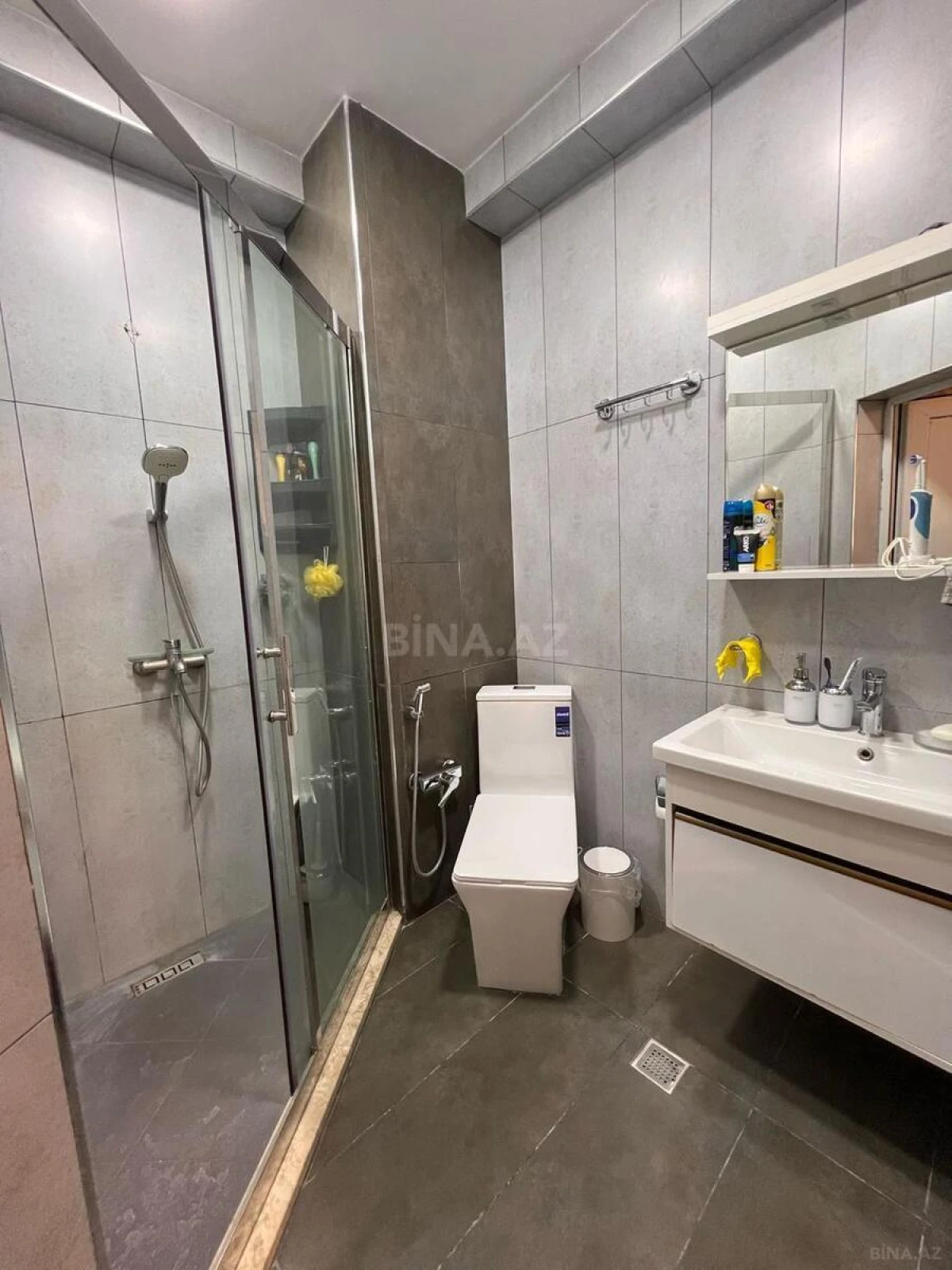 Satılır 4 otaqlı mənzil 200 m²