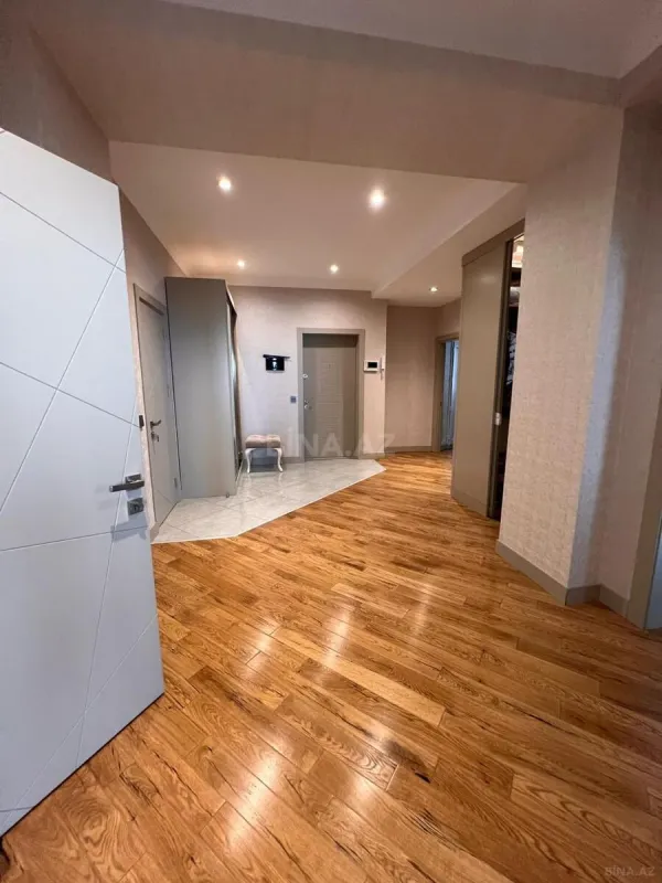 Satılır 4 otaqlı mənzil 200 m²
