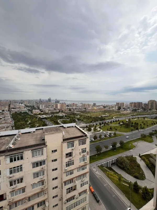 Satılır 4 otaqlı mənzil 200 m²