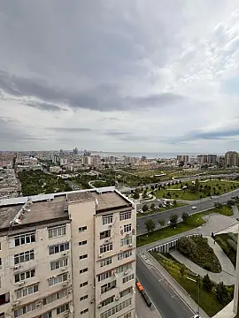 Satılır 4 otaqlı mənzil 200 m²
