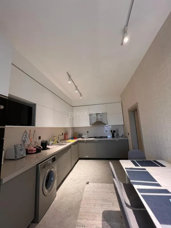 Satılır 4 otaqlı mənzil 200 m²