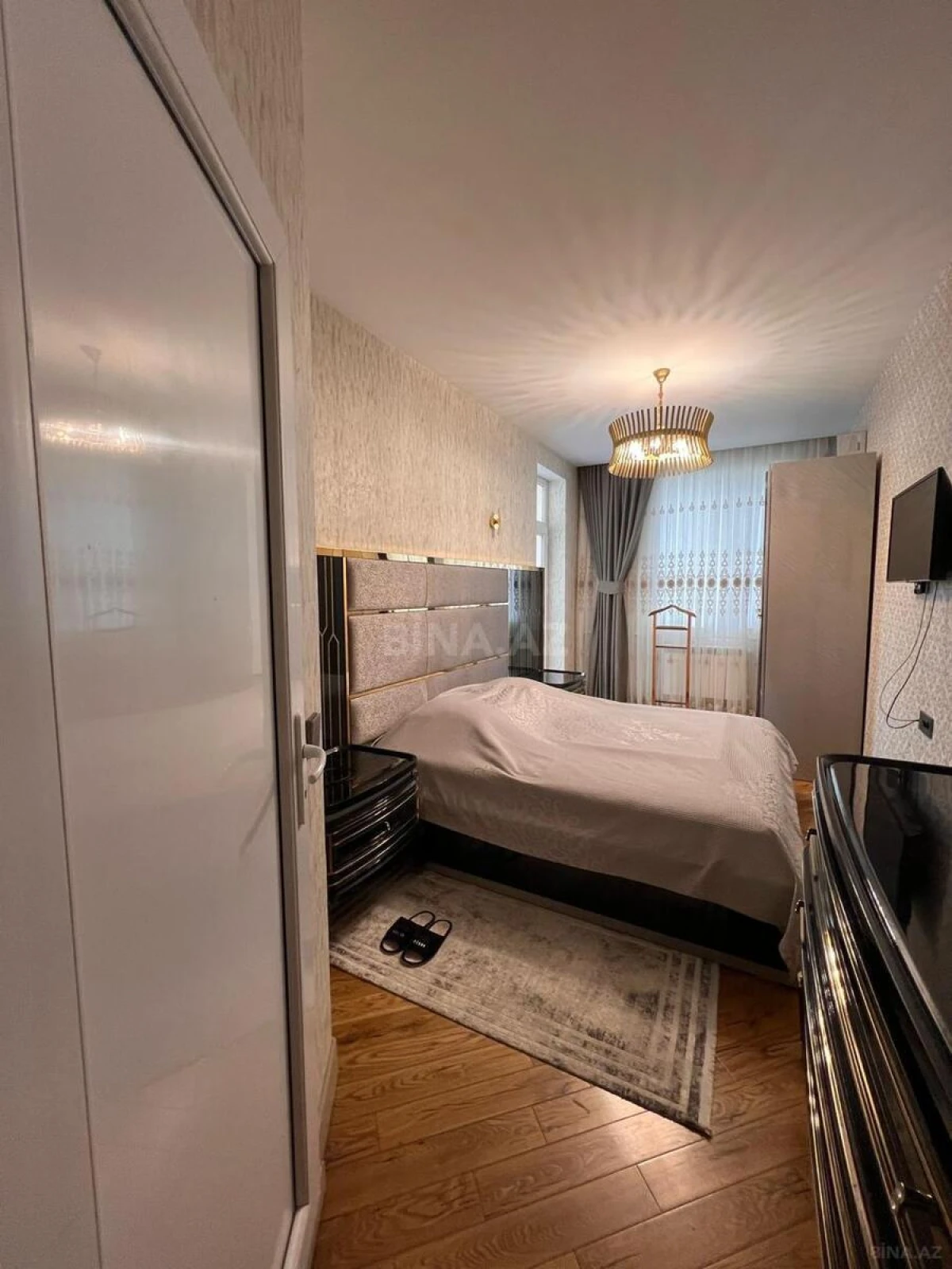 Satılır 4 otaqlı mənzil 200 m²