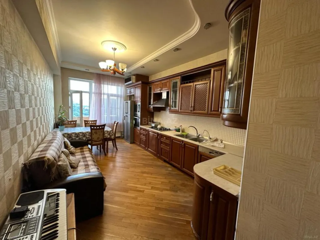 Satılır 2 otaqlı mənzil 106 m²