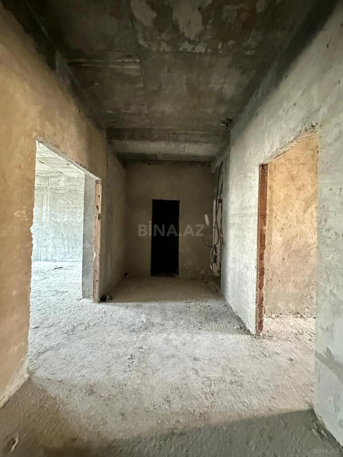 Satılır 5 otaqlı mənzil 202 m²