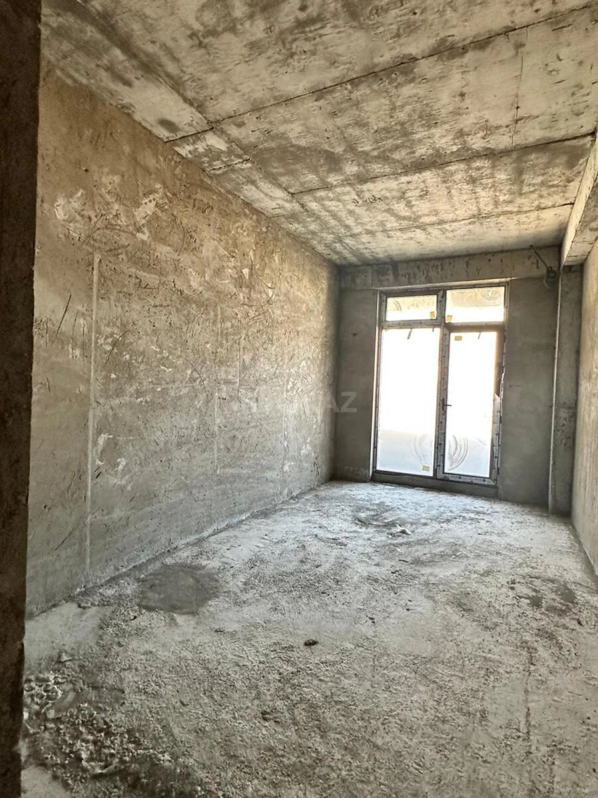 Satılır 5 otaqlı mənzil 202 m²