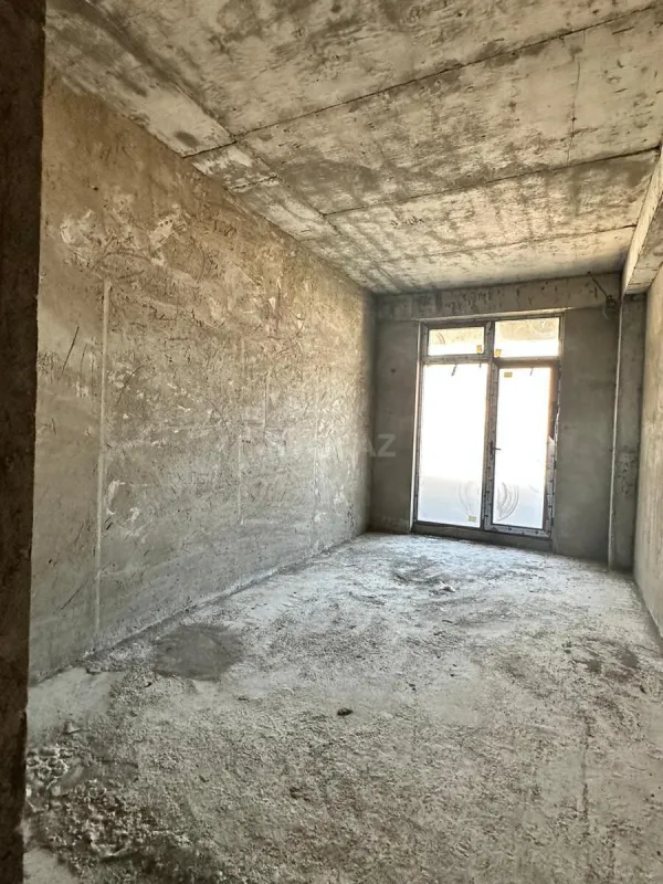 Satılır 5 otaqlı mənzil 202 m²