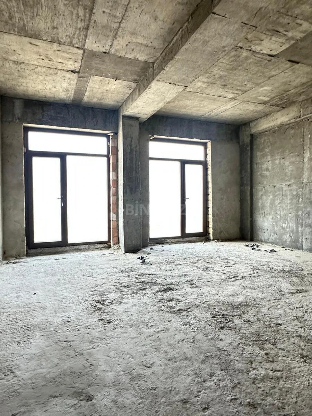 Satılır 5 otaqlı mənzil 202 m²