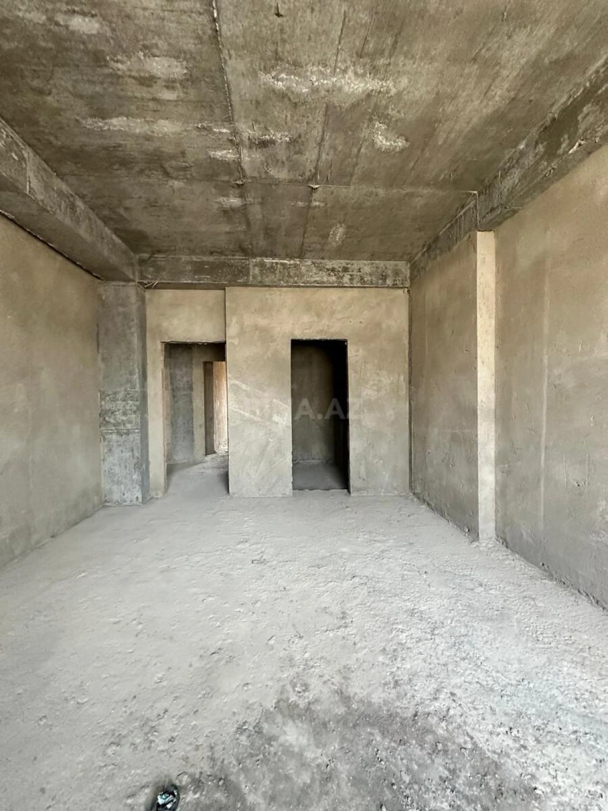 Satılır 5 otaqlı mənzil 202 m²