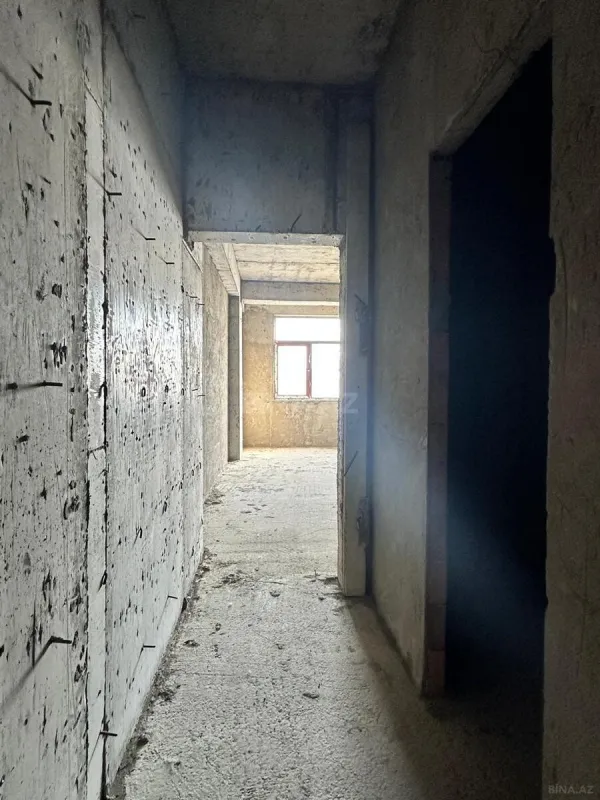 Satılır 5 otaqlı mənzil 202 m²