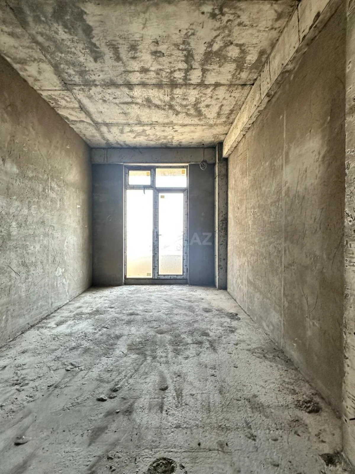 Satılır 5 otaqlı mənzil 202 m²