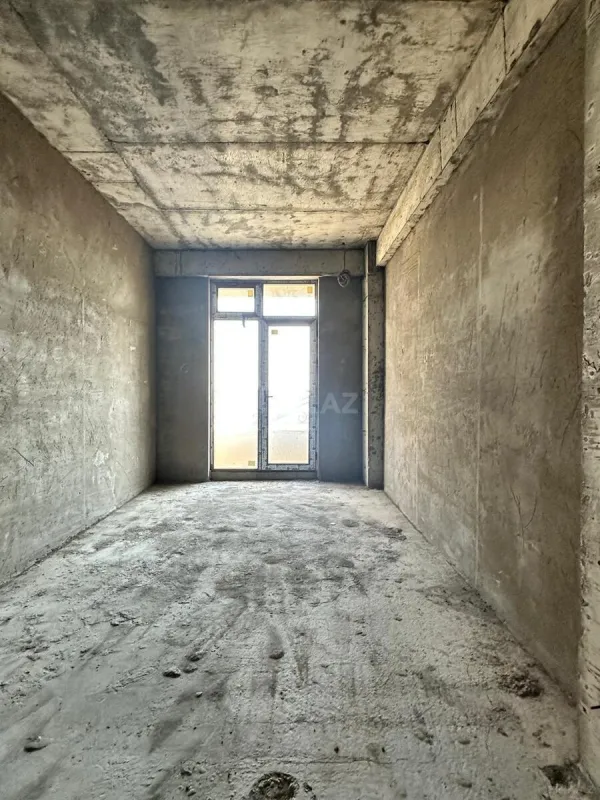 Satılır 5 otaqlı mənzil 202 m²