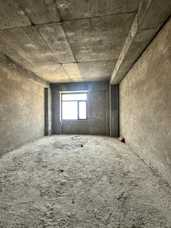 Satılır 5 otaqlı mənzil 202 m²