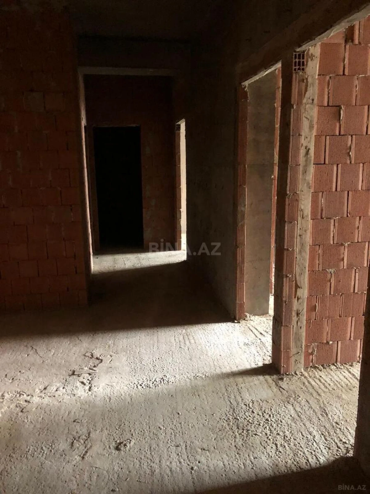 Satılır 2 otaqlı mənzil 105 m²