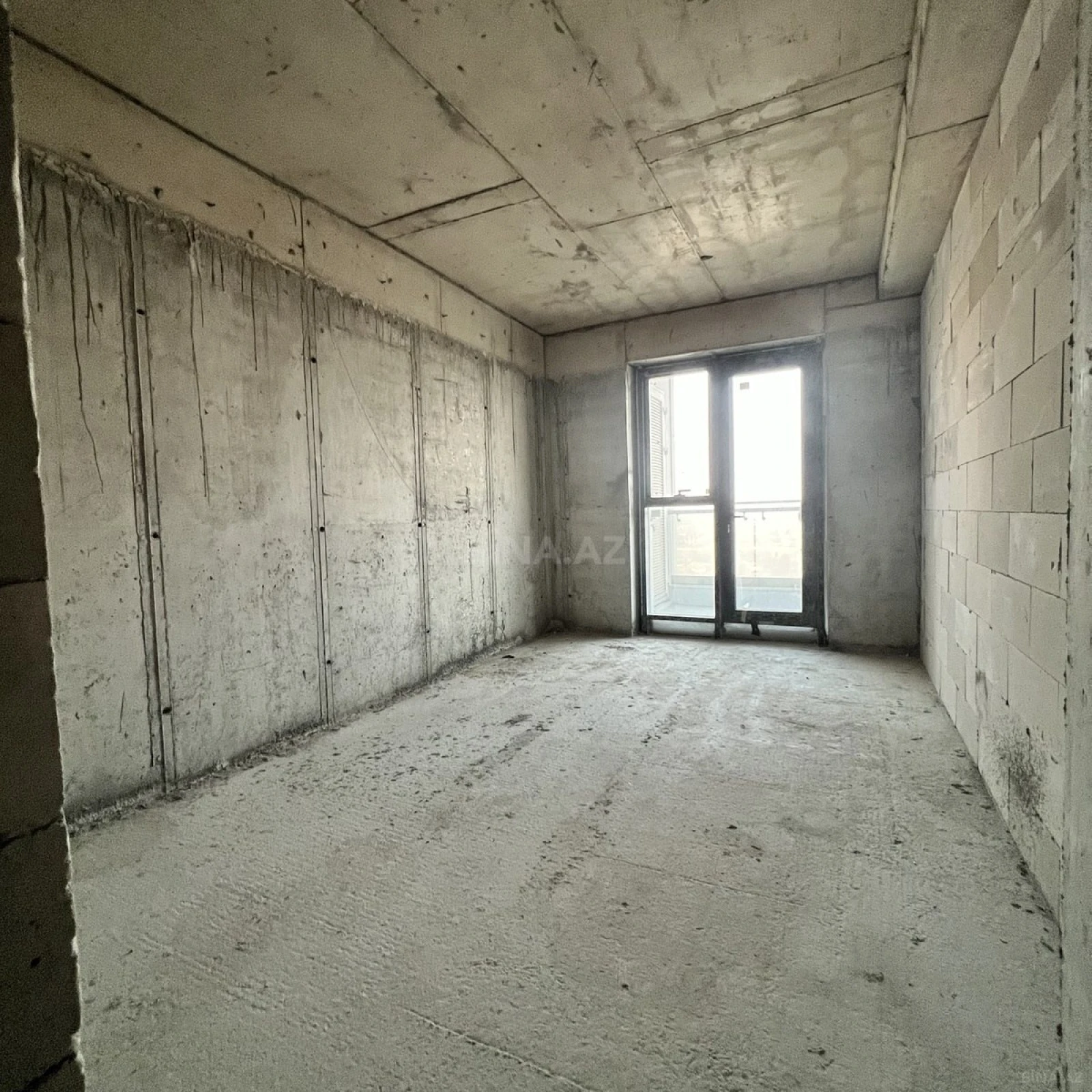 Satılır 3 otaqlı mənzil 131 m²