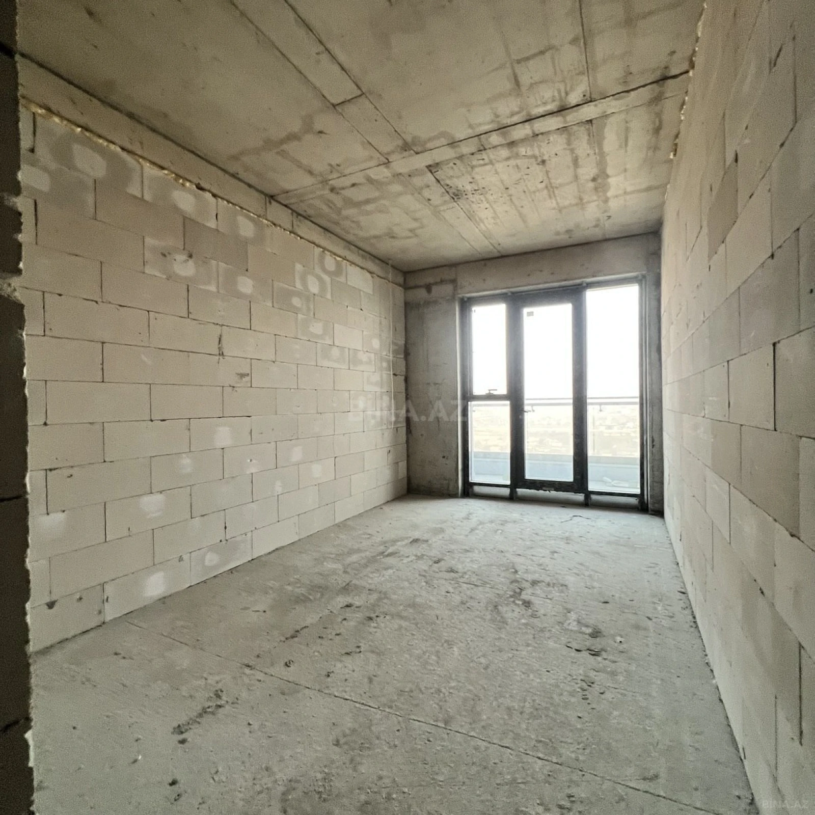 Satılır 3 otaqlı mənzil 131 m²
