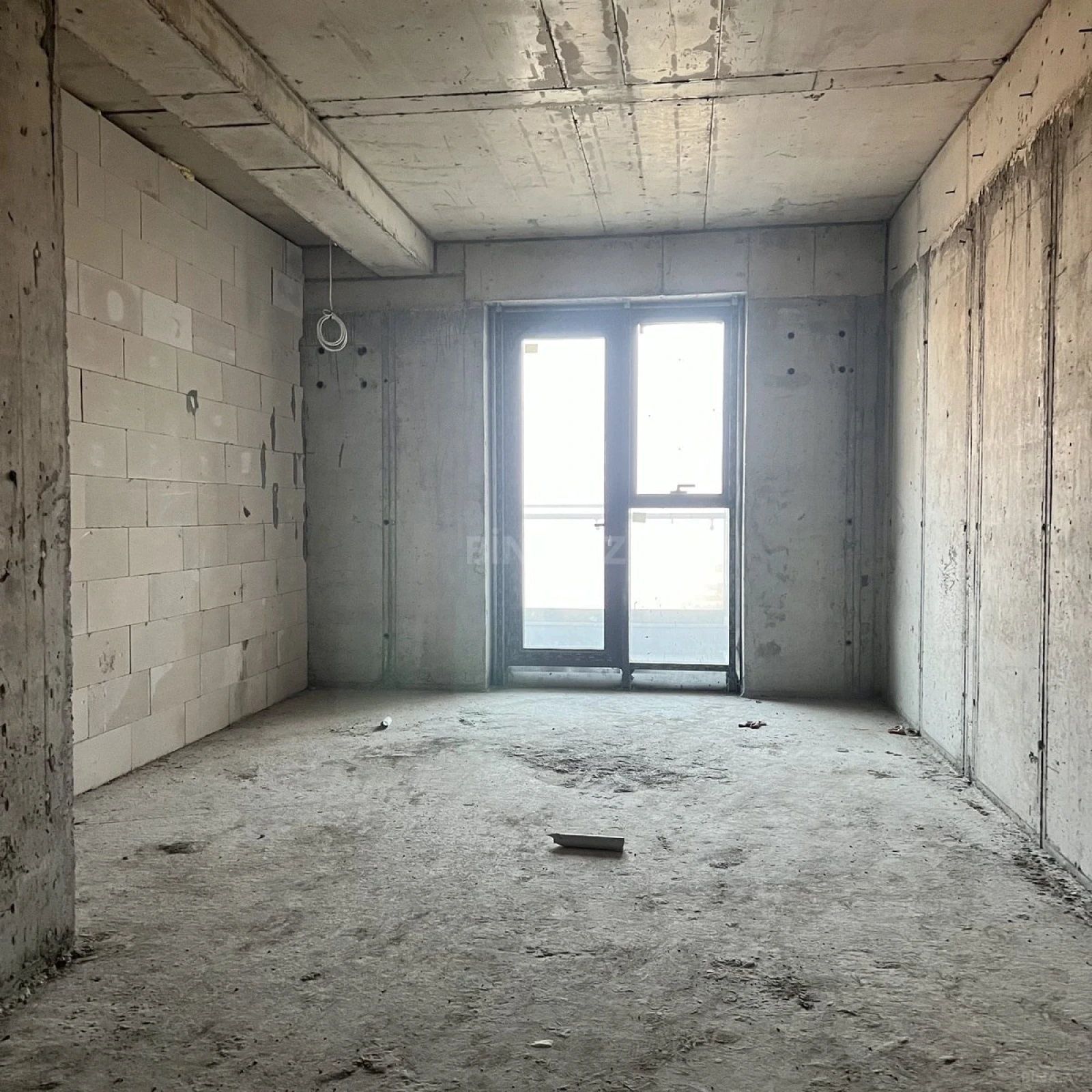 Satılır 3 otaqlı mənzil 131 m²