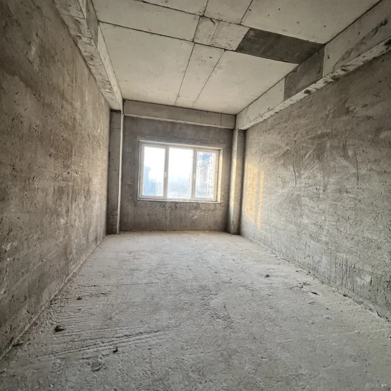 Satılır 3 otaqlı mənzil 131 m²
