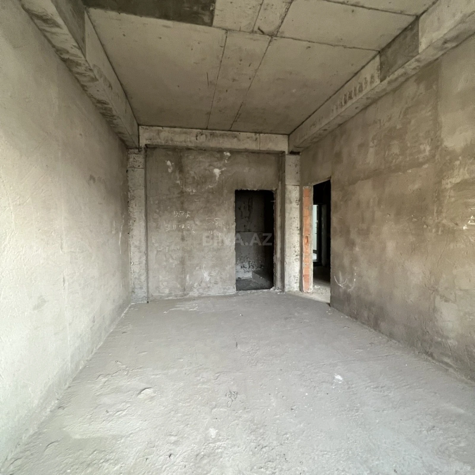 Satılır 3 otaqlı mənzil 131 m²