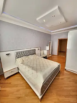 Kirayə verilir 3 otaqlı mənzil 118 m²
