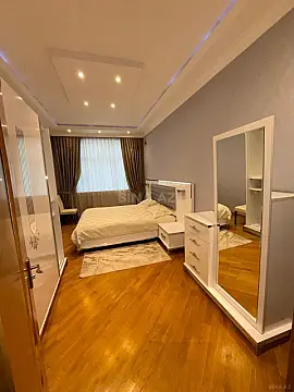 Kirayə verilir 3 otaqlı mənzil 118 m²