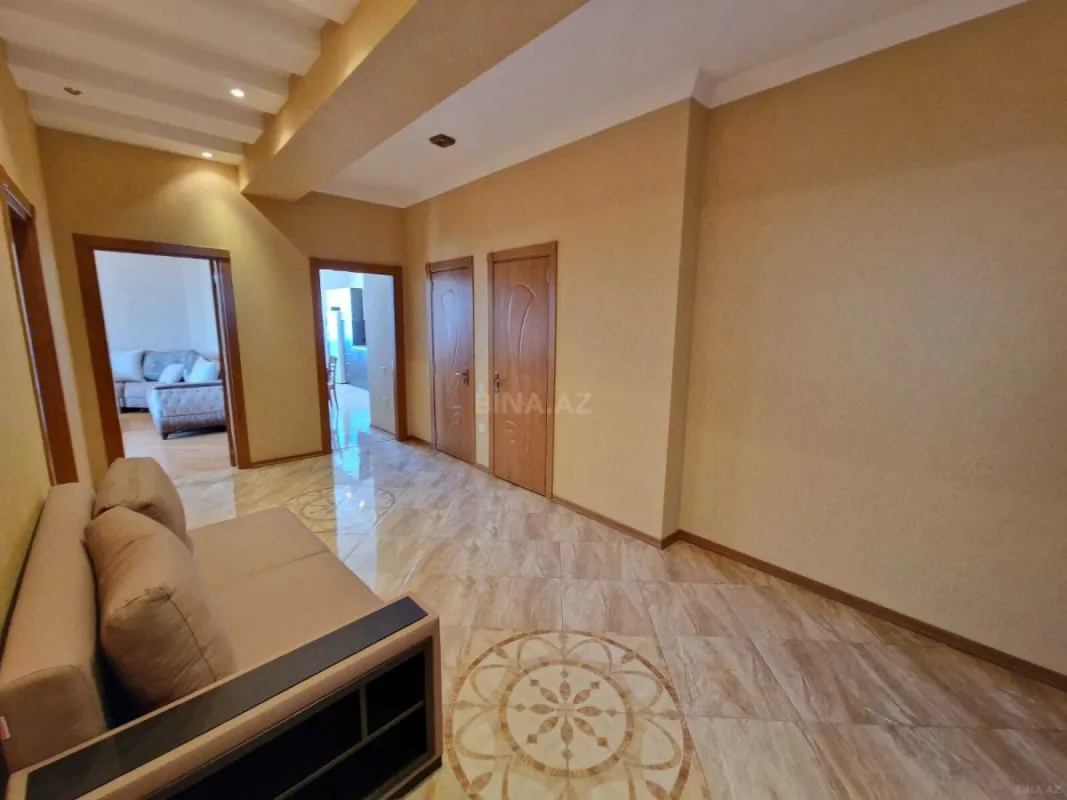Kirayə verilir 3 otaqlı mənzil 118 m²