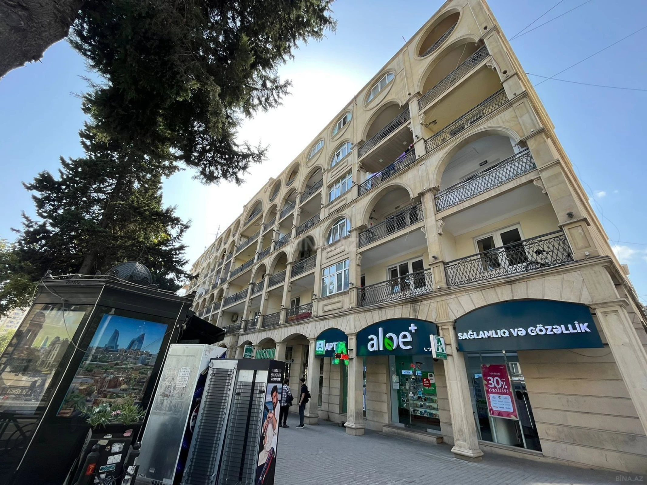 Satılır 4 otaqlı mənzil 115 m²